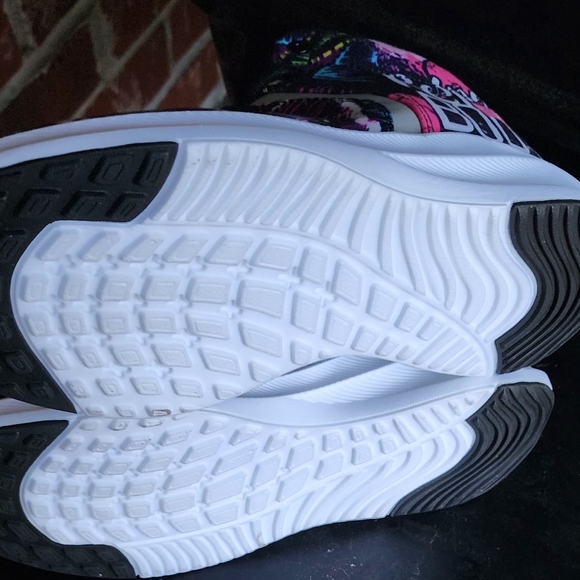 Women's graffiti lightweight high top sneaker size 39 8.5 US - Picture 7 of 7